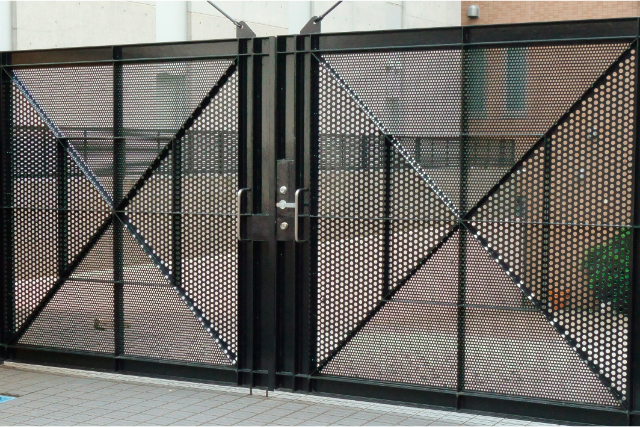 Black Custom Gate Project